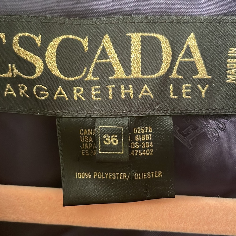 Escada - Picture 8 of 9
